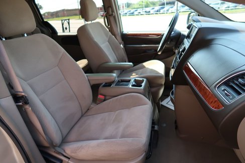 Used 2015 Chrysler Town & Country Touring w/ Driver Convenience Group image 10