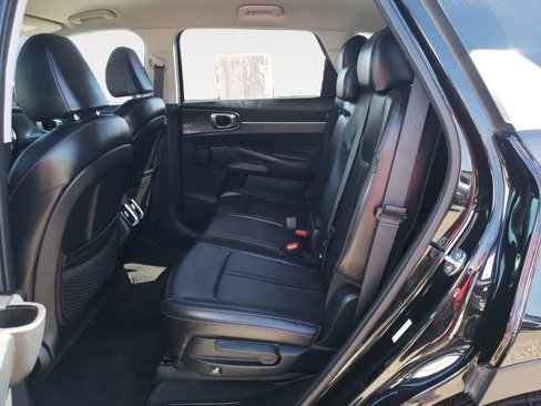 Used 2024 Kia Sorento S image 10
