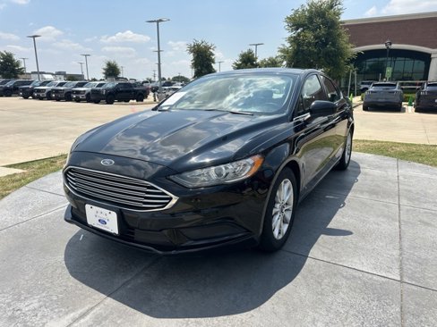 Used 2017 Ford Fusion SE w/ Fusion SE Technology Package image 3