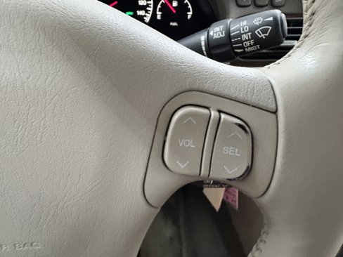 Used 1998 Cadillac Seville STS w/ Heated Seats Pkg image 27