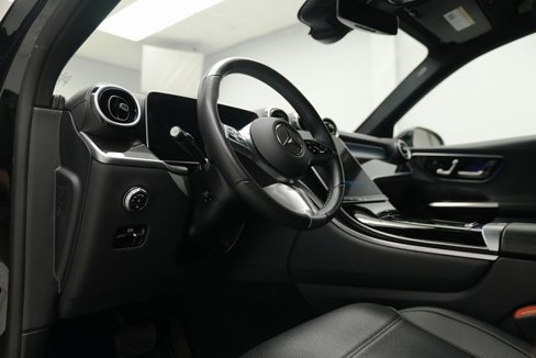 Used 2024 Mercedes-Benz GLC 300 4MATIC image 19