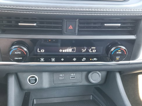 Used 2023 Nissan Rogue SV image 21