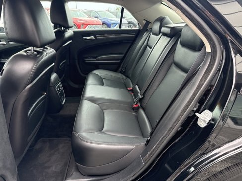 Used 2015 Chrysler 300 Limited image 27