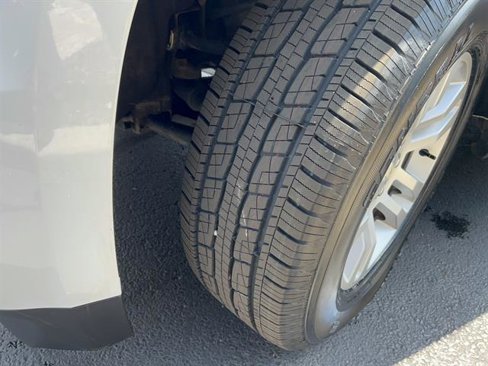 Used 2018 Chevrolet Suburban LT image 14