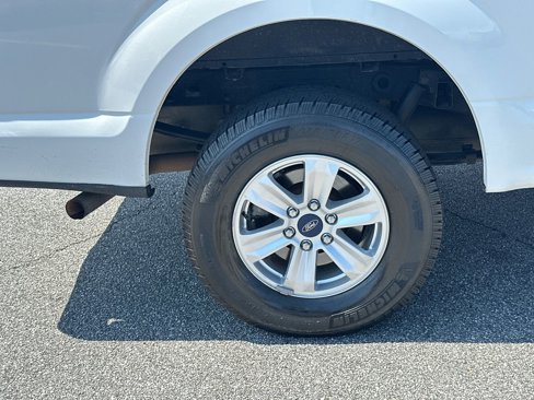 Used 2015 Ford F150 XLT image 17