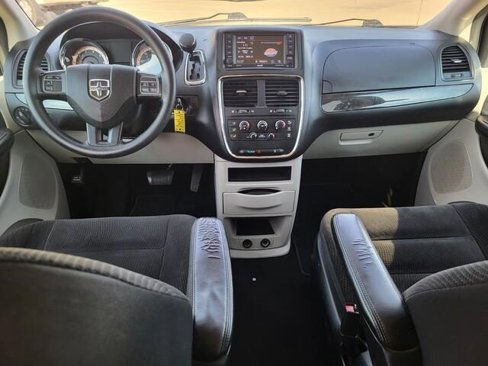 Used 2018 Dodge Grand Caravan SE w/ UConnect Hands-Free Group image 23
