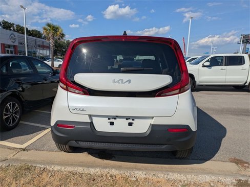 Used 2022 Kia Soul LX image 3
