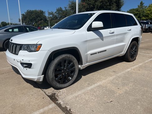 Used 2020 Jeep Grand Cherokee Altitude image 1