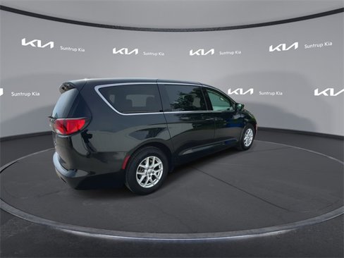 Used 2017 Chrysler Pacifica LX image 21