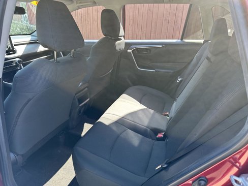 Used 2020 Toyota RAV4 LE image 29