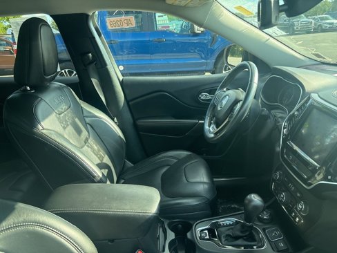 Used 2019 Jeep Cherokee Limited image 9