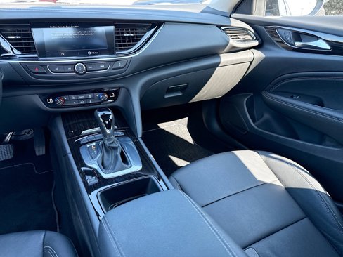 Used 2019 Buick Regal Essence w/ Driver Confidence Package I image 24