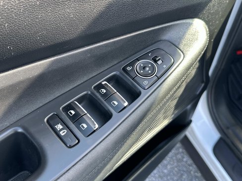 Used 2019 Hyundai Santa Fe SE image 18
