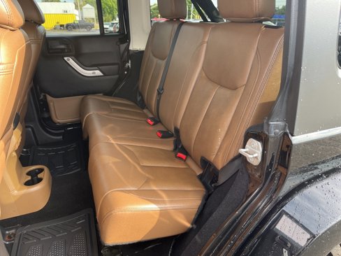 Used 2016 Jeep Wrangler Unlimited Sahara w/ Connectivity Group image 14