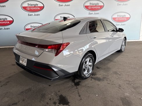 Used 2025 Hyundai Elantra SE image 4