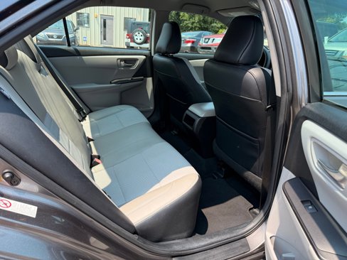 Used 2016 Toyota Camry SE image 14