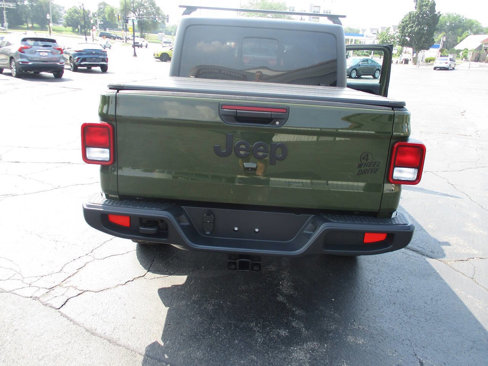 Used 2021 Jeep Gladiator Sport image 12