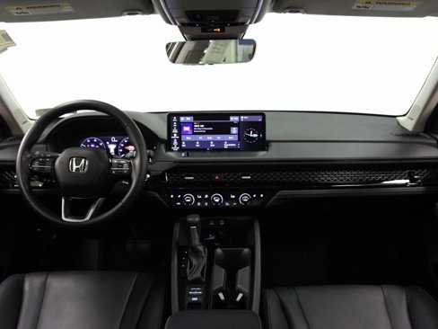 Used 2023 Honda Accord Touring image 2