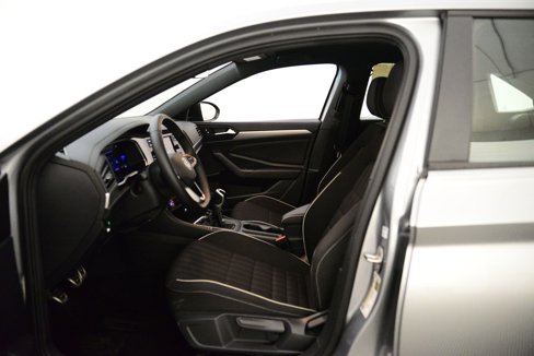 Used 2023 Volkswagen Jetta Sport image 4