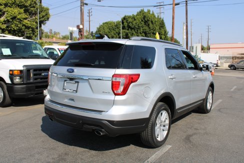 Used 2018 Ford Explorer XLT w/ Equipment Group 201A image 6