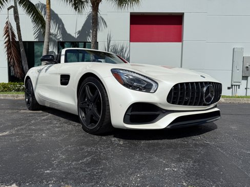 Used 2018 Mercedes-Benz AMG GT Roadster image 3