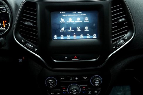 Used 2019 Jeep Cherokee Latitude Plus image 19