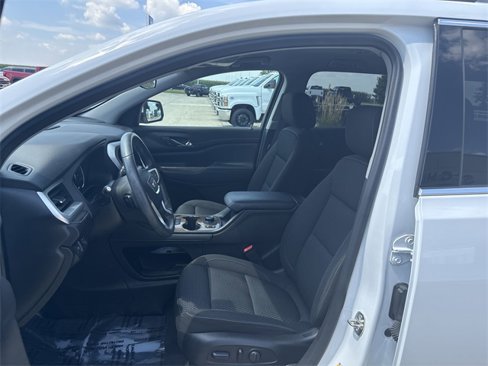 Used 2023 GMC Acadia SLE w/ Driver Convenience Package image 9
