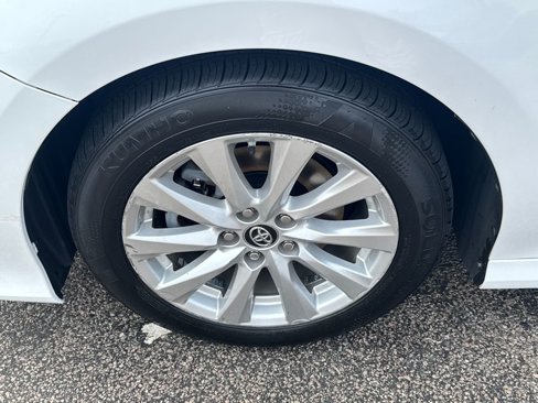 Used 2019 Toyota Camry LE image 25