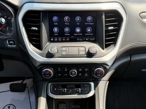 Used 2023 GMC Acadia SLT w/ Preferred Package image 12