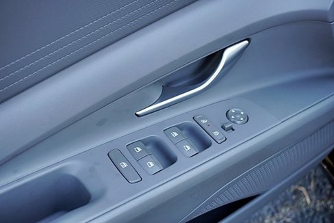 Certified 2024 Hyundai Elantra SEL image 22