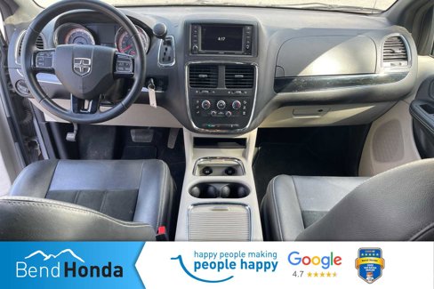Used 2017 Dodge Grand Caravan SXT image 3