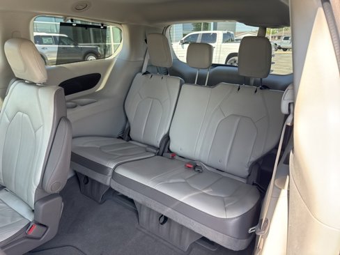 Used 2017 Chrysler Pacifica Touring-L image 23