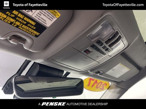Used 2017 Toyota Highlander Limited image 28