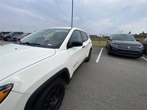 Used 2020 Jeep Compass Sport image 2