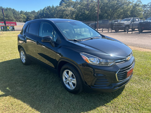 Used 2022 Chevrolet Trax LS w/ Tint and Cruise Package image 7