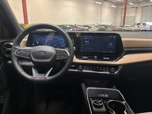 Used 2025 Chevrolet Equinox ACTIV w/ Convenience Package III image 12