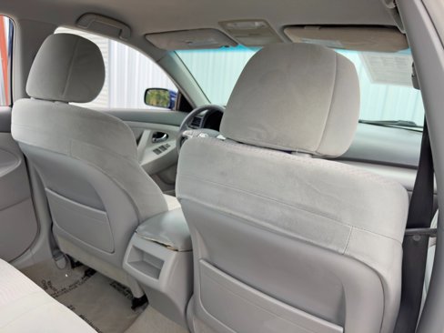 Used 2010 Toyota Camry image 28