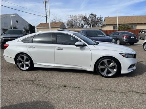 Used 2018 Honda Accord Touring image 4