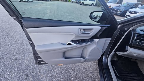 Used 2016 Toyota Camry XLE image 11