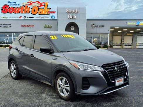 Used 2021 Nissan Kicks S image 1