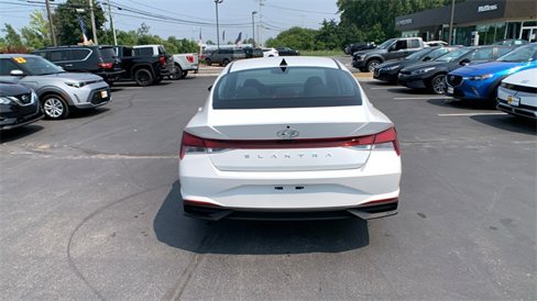 Used 2023 Hyundai Elantra SEL w/ Convenience Package image 4