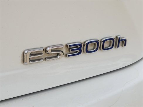 Used 2015 Lexus ES 300h w/ Navigation System Package image 7