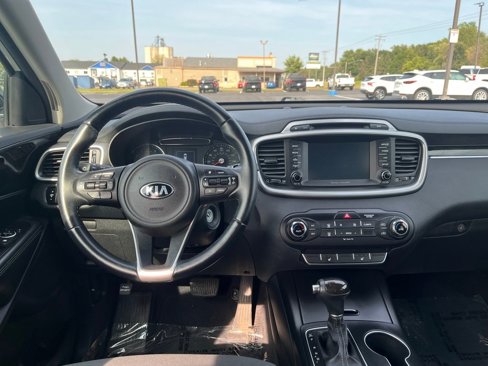 Used 2017 Kia Sorento LX w/ LX Convenience Package image 12