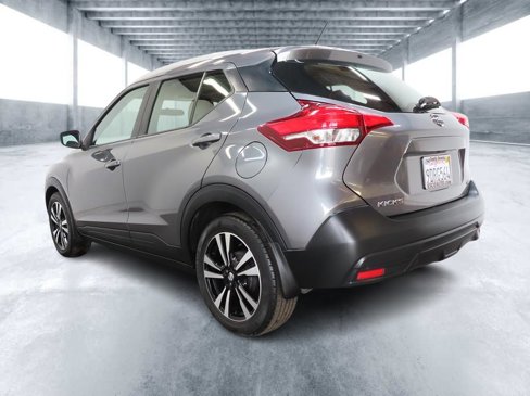 Used 2018 Nissan Kicks SV image 4