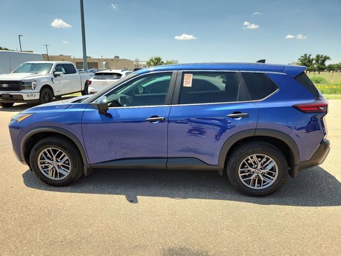 Used 2023 Nissan Rogue S image 2