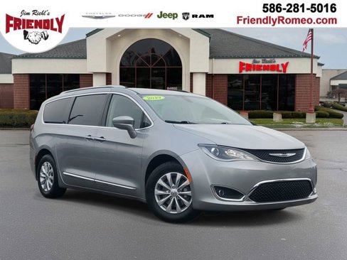 Used 2019 Chrysler Pacifica Touring-L image 1