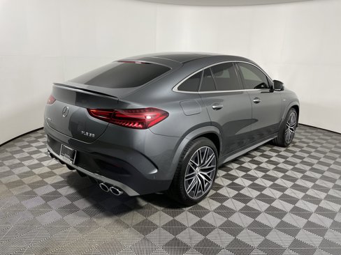 Certified 2024 Porsche Macan image 5