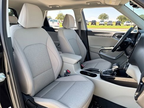 Used 2025 Kia Soul EX image 25