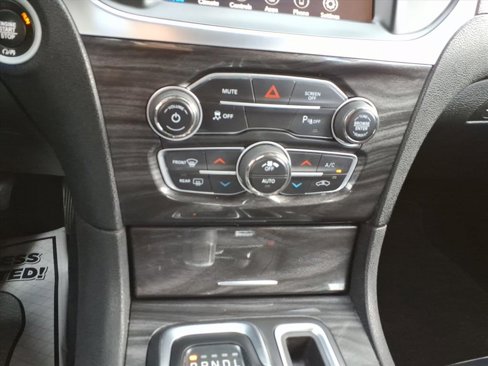 Used 2021 Chrysler 300 Touring L image 13