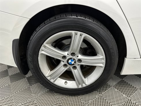 Used 2015 BMW 320i Sedan image 17